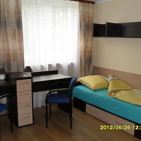 Albergue Dom Studencki Atol Cracovia Exterior foto