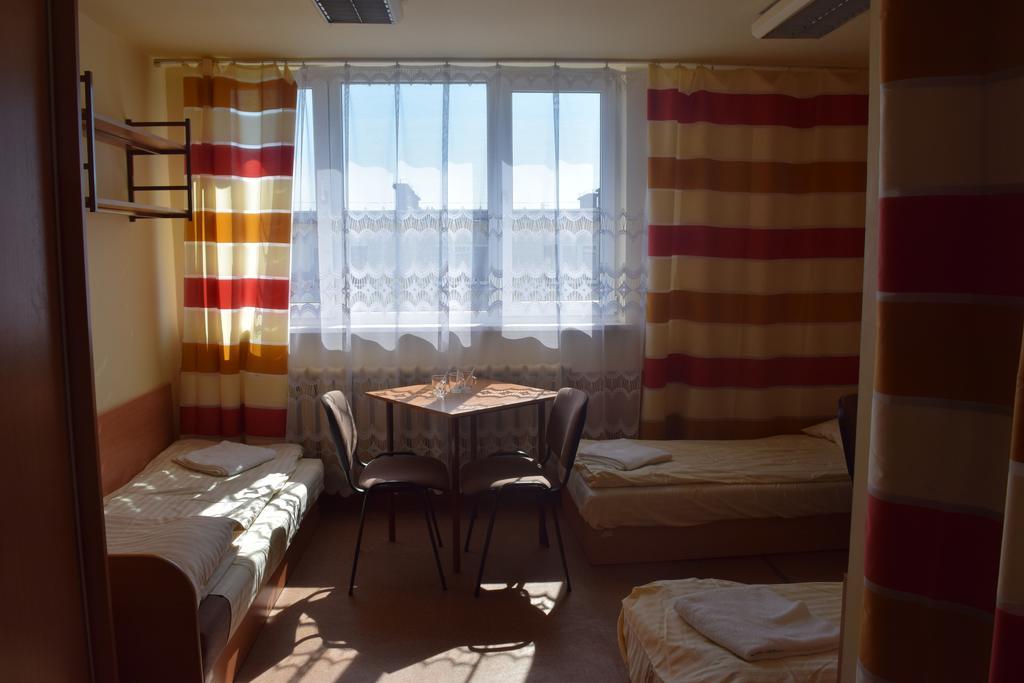 Albergue Dom Studencki Atol Cracovia Exterior foto