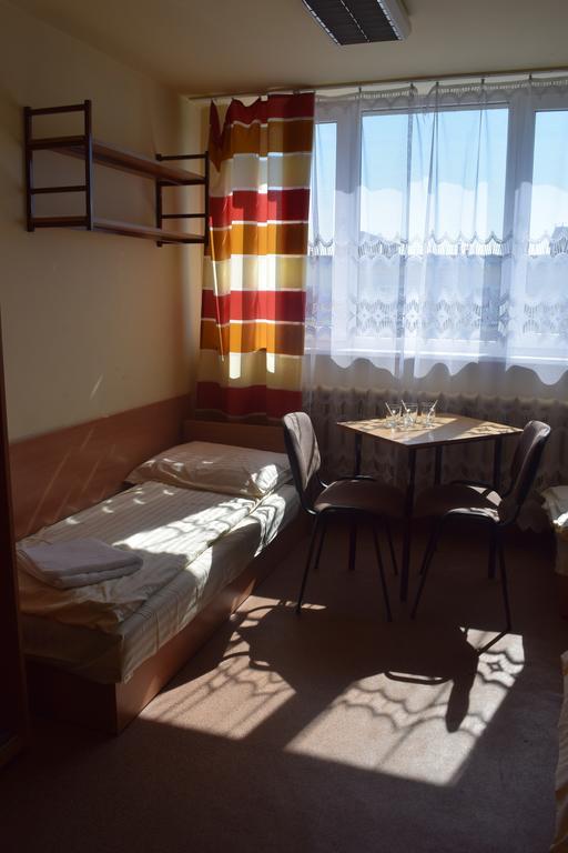 Albergue Dom Studencki Atol Cracovia Exterior foto